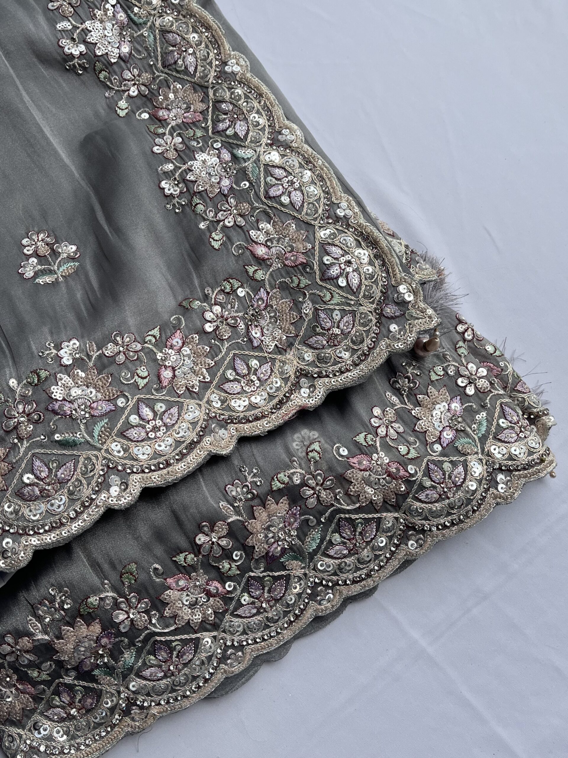 Grey Organza Thread & Sequin Saree - Image 2