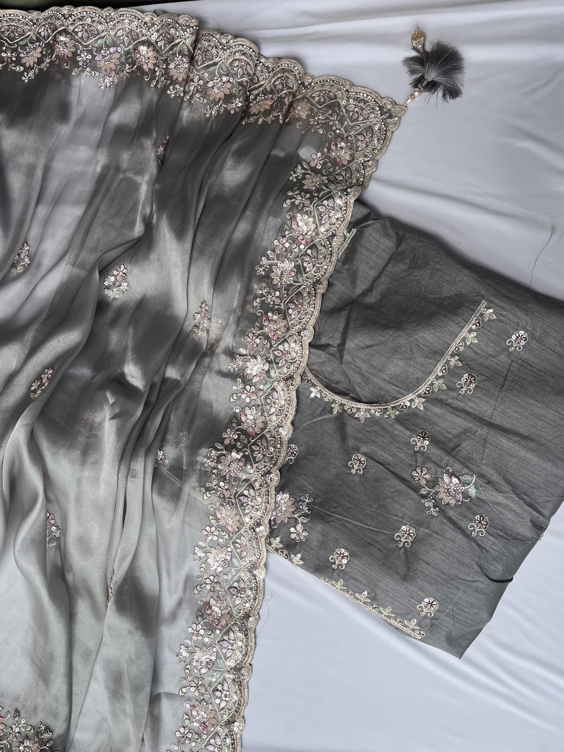 Grey Organza Thread & Sequin Saree - Image 4