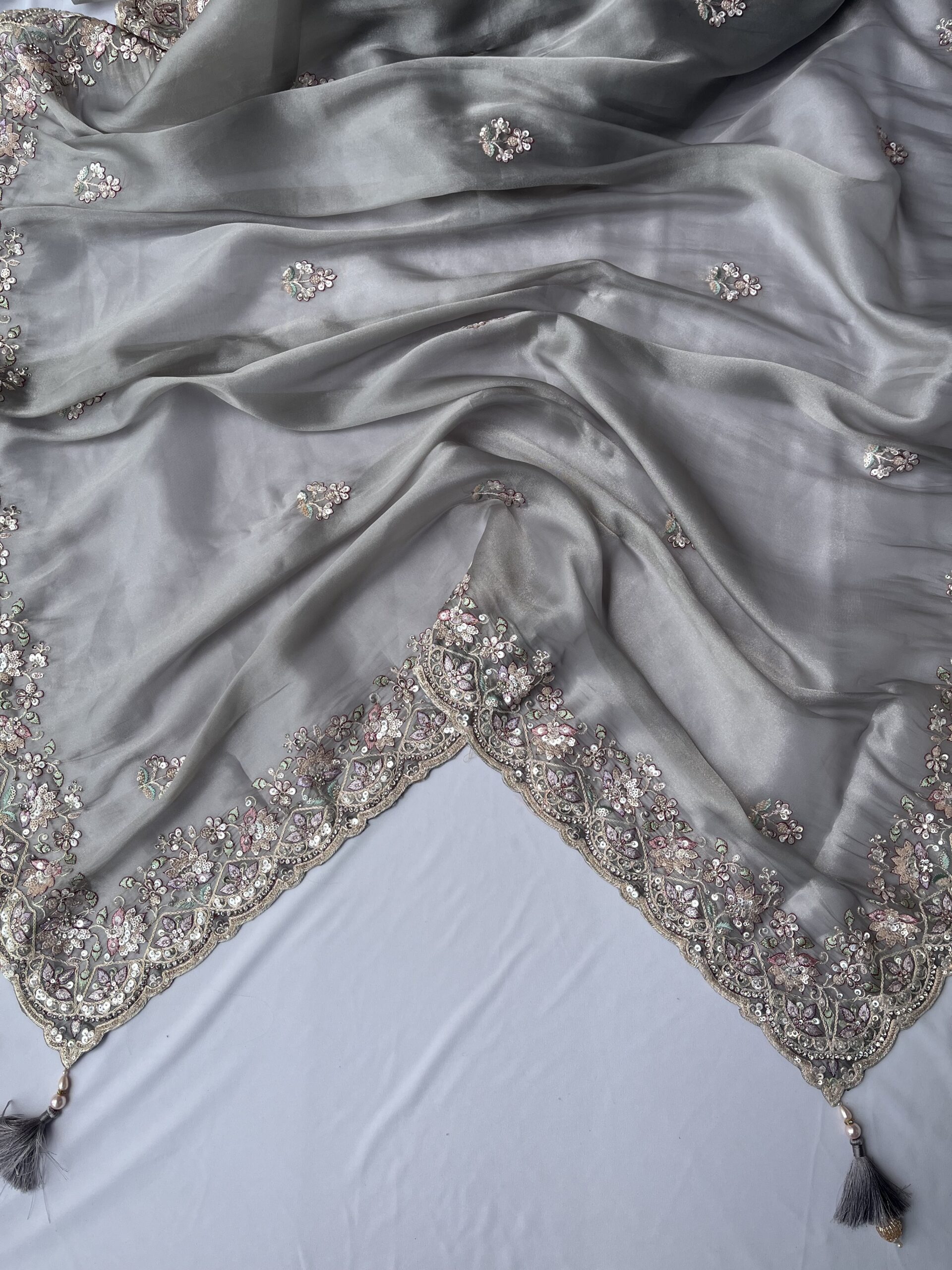 Grey Organza Thread & Sequin Saree - Image 5
