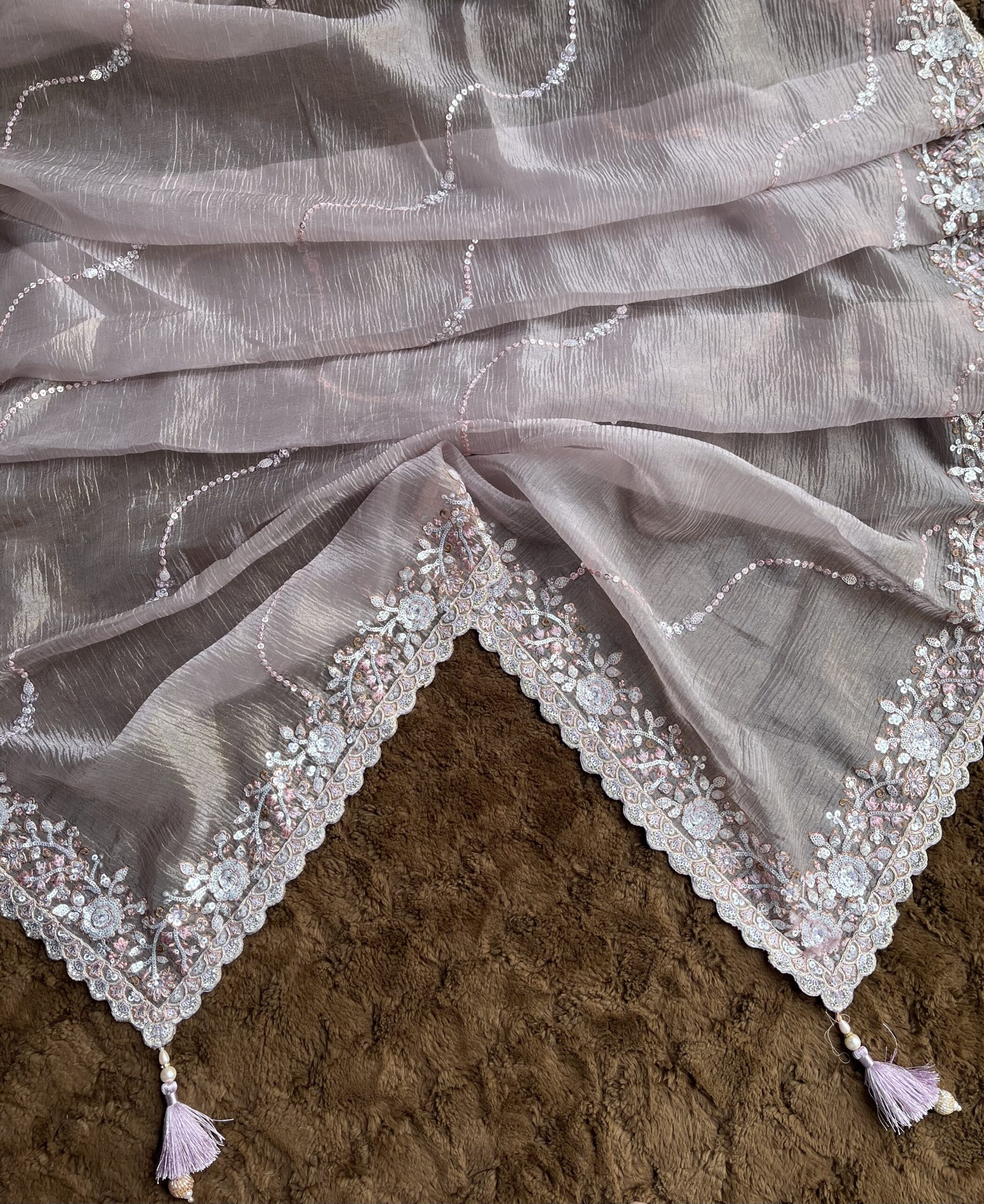 Onion Pink Crush Organza Saree - Image 4