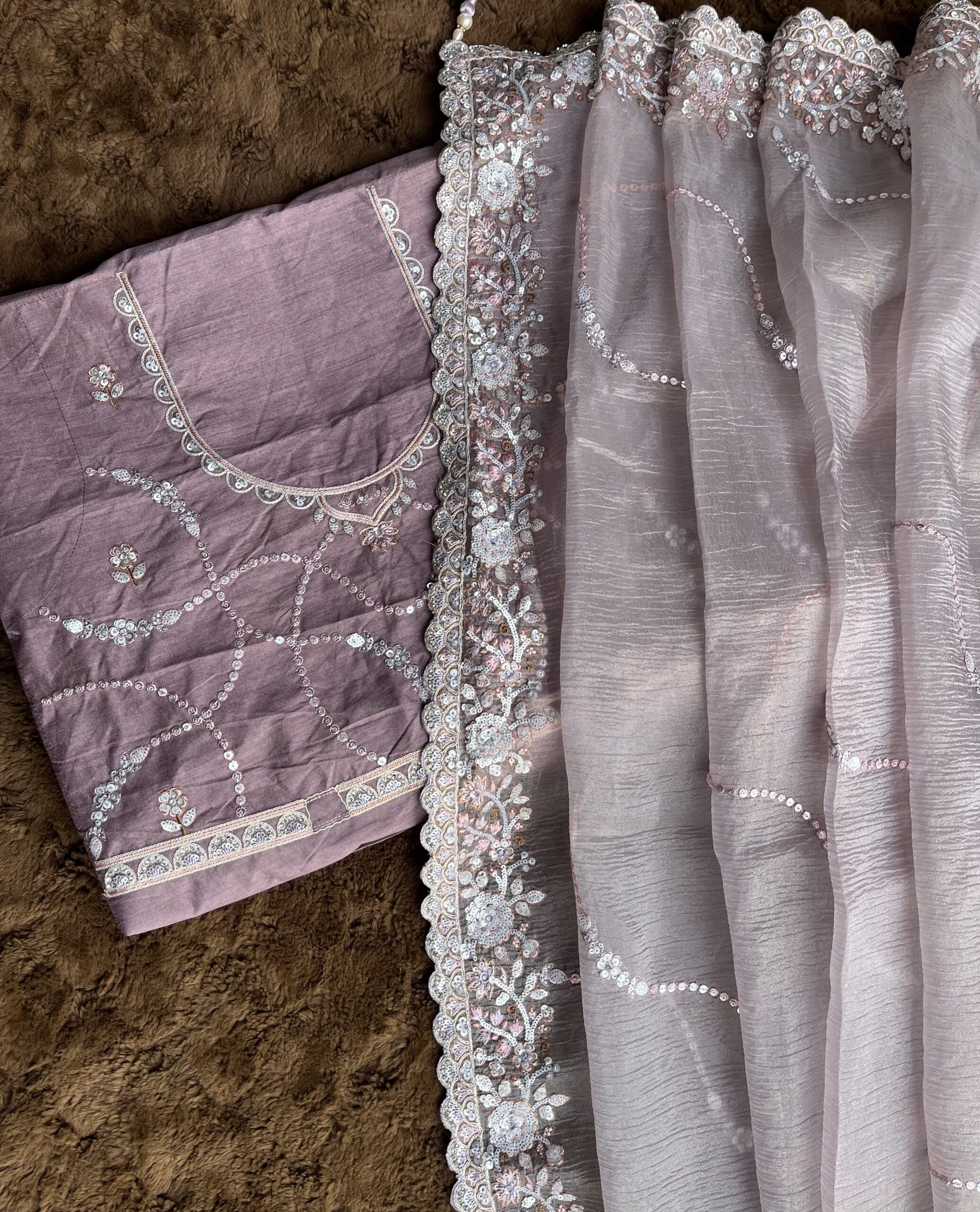 Onion Pink Crush Organza Saree - Image 5